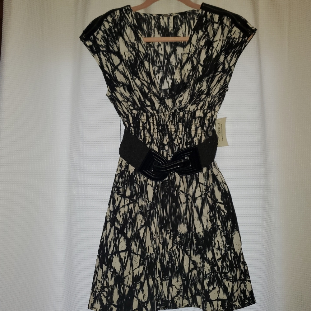 Guess v neck belted elastic waist  dress XS NWT